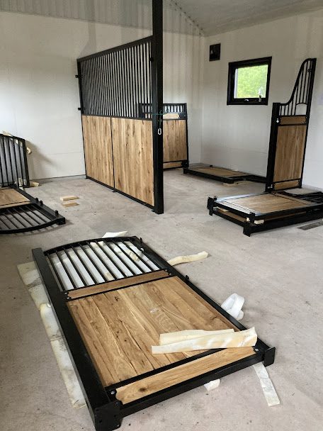 Montering och installation av våra stall.