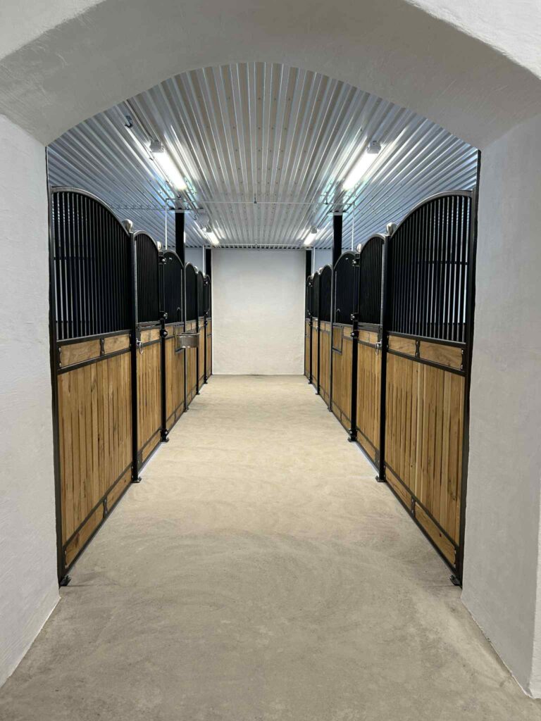 Fint stall för riktigt fina travhästar